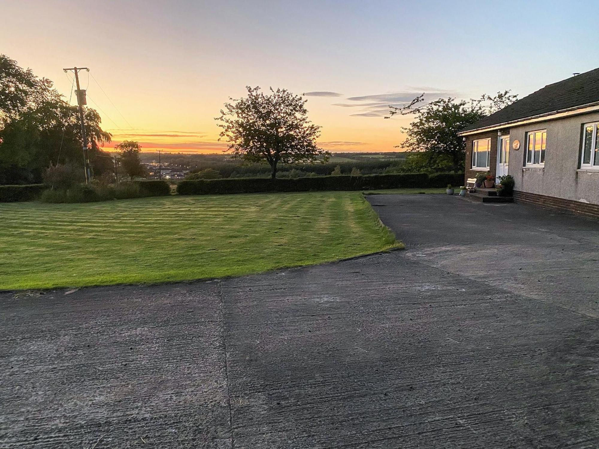 Villa Seven Seasons Caldercruix Exterior foto